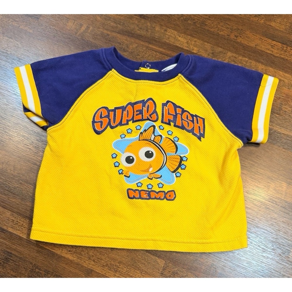 Vintage Y2K Finding Nemo raglan style tshirt.  Size 12/18 months.  Disney